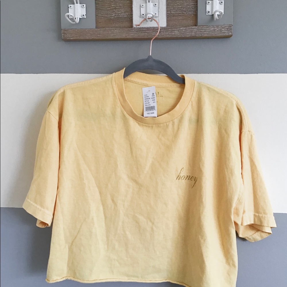 Brandy Cropped honey tee🍯